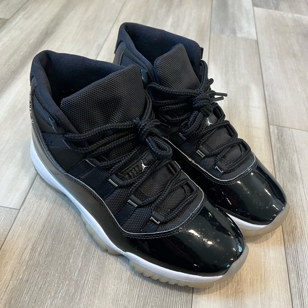 Worn 1-2 times, selling because I don’t wear anymore & need space for new shoes.